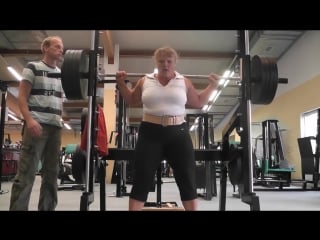 German female bodybuilder powerlifter anna konda squats 550lbs