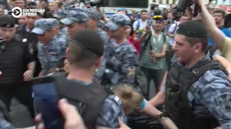 Задержания женщин на марше в поддержку ивана голунова