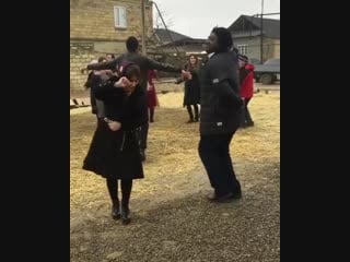 Негр танцует лезгинку [веселые каазцы]