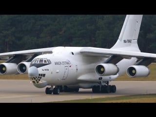 Crazy russian ilyushin il 76 landing nose up after touchdown !!