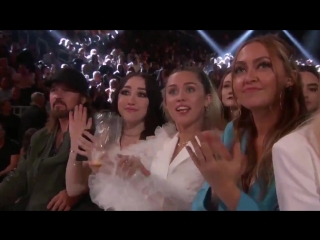 8 8 miley cheered after bts' big win #btsbbmas