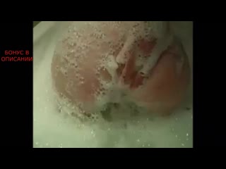 Девушка сосет два члена в ванной пока никто не видит инцест измена минет отсос д