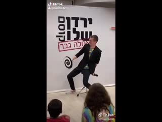 Парень продырявил свое анальное очко)))