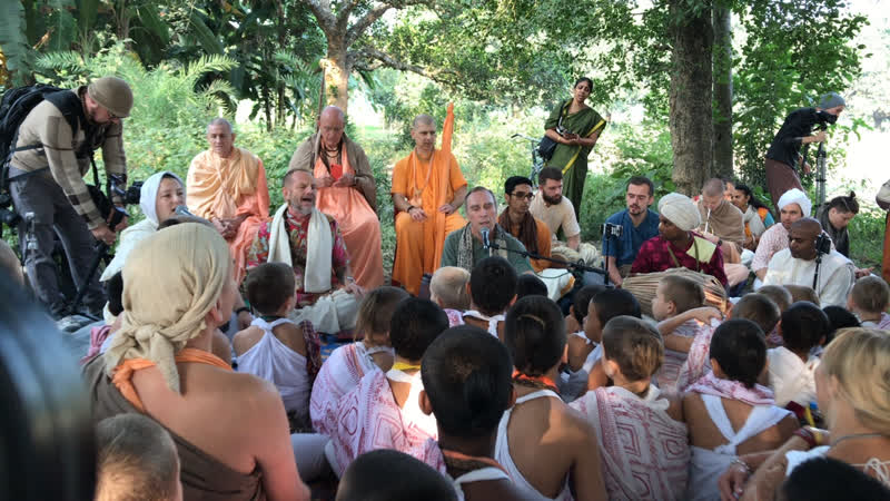 Парикрамы с ес индрадьюмна свами возле джаганнатха мандира