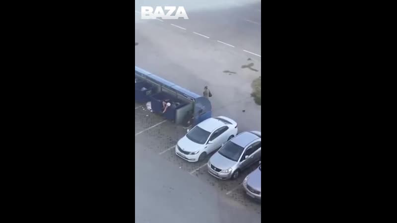 Выкинул девушку в мусорку