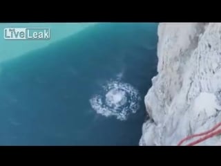 Роковой прыжок со скалы fatal cliff jump