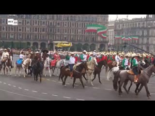 Live mexiko – parade zum 112 jahrestag der revolution