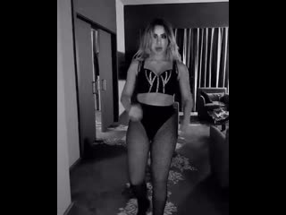 Hadise on instagram alsam mı bi dal dudaklarında(mp4) mp4