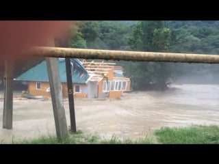 Плавающий дом во время наводнения в сочи 2015