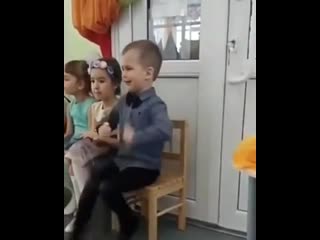 Була бит шундайҙар, ултырған ерендә бейеп ултырыусылар! )))