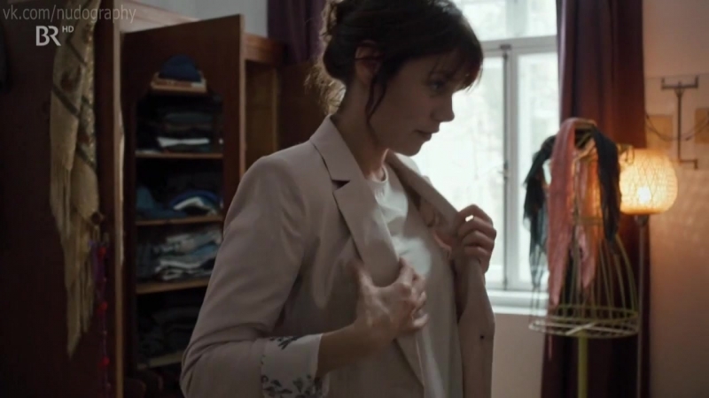 Фелицитас волль (felicitas woll) голая в фильме "тонкий стержень" (ein schmaler grat, 2013, даниэль харрих)
