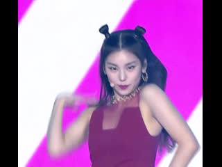 Itzy yeji (feat lia, chaeryeong ryujin)