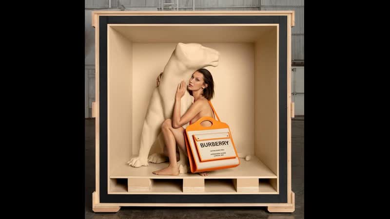 Горячо! обнаженная белла хадид прикрыла совершенное тело сумочкой известного бренда