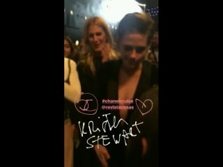 Jess kstew kristen taking pic with a fan at the #chanelcruise show!😍 #kristenstewart source