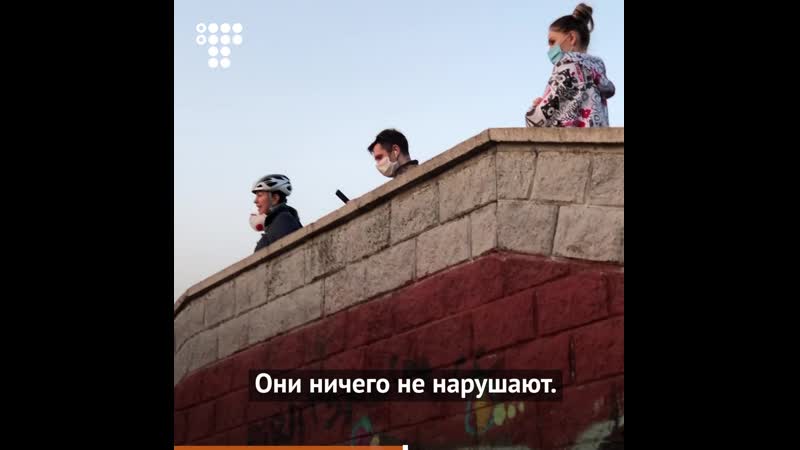 Sm барбер стриже біля озера rus