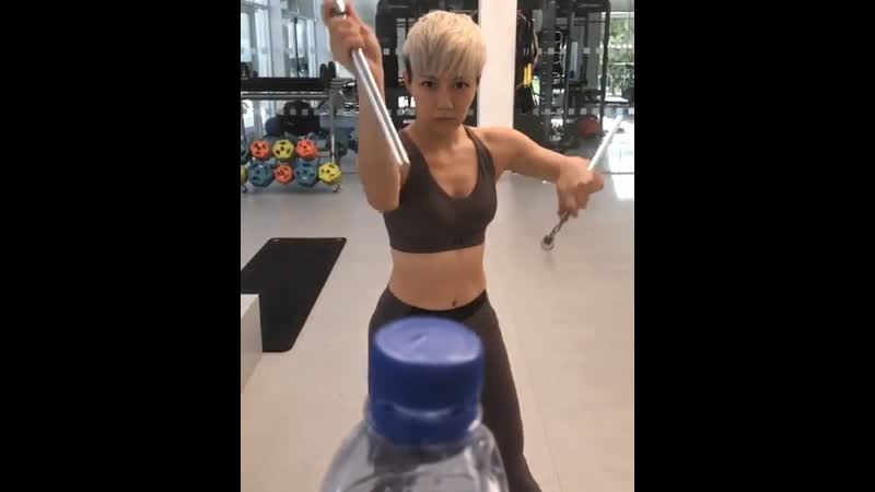 Нунчаку, красавица жужу чан и #bottlecupchallenge