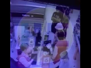 В омске бабуля стянула с себя трусы и закрыла ими лицо