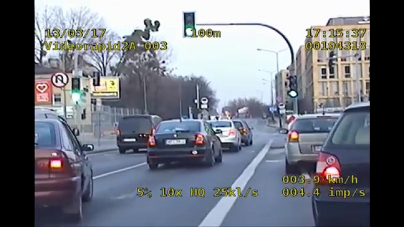 Полицейские помогли добраться в больницу родителям и ребенку с удушьем