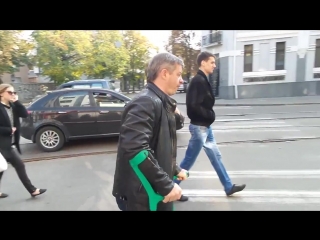 27 09 марш мира 17 инвалид олег новиков уходит с друзьями