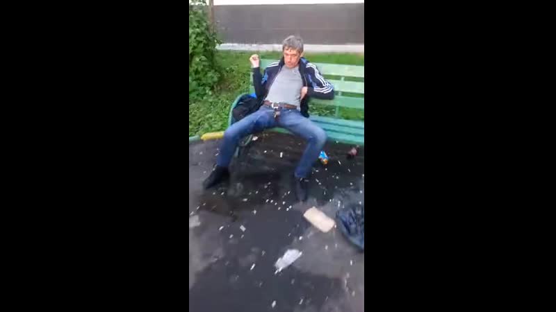 Вписка 18+,пьяные в ноль, что они творят, как называется эта страна, биомусор, панки, полный треш,