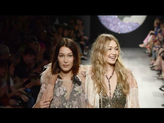 Gigi hadid ramp walk spring/summer 2018