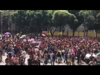 O velório de marielle franco reune multidão no rio de janeiro