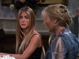 Фиби пьет текилу