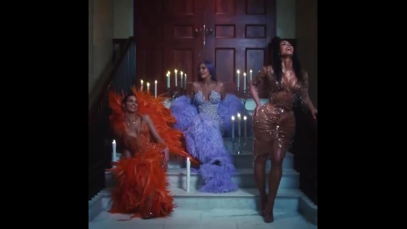 Sisters @kendalljenner and @kyliejenner, in @versace, and @kimkardashian, in @muglerofficial #metgala