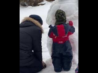 Лепим снежную бабу!