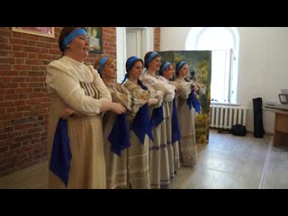 Хоровод девушек "со вьюном я хожу"