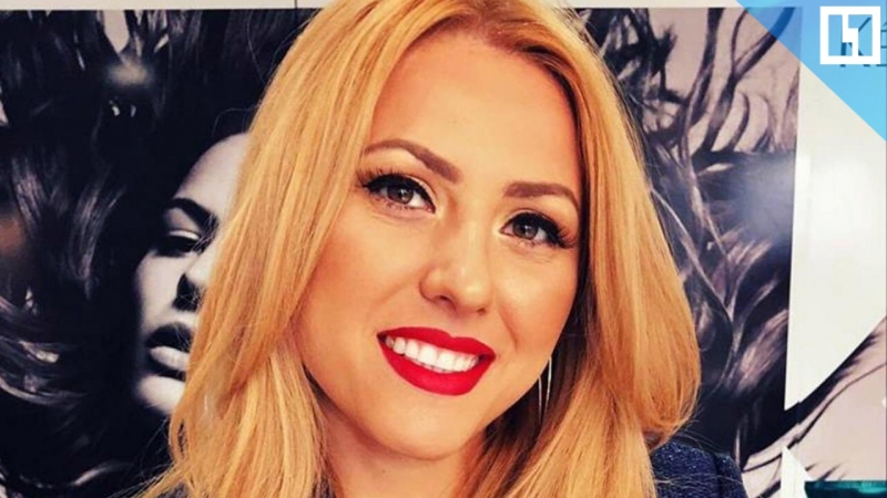 Жестокое молодые журналистки в болгарии