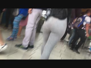 Leggins gris ricas nalgas apretaditas calzon marcado