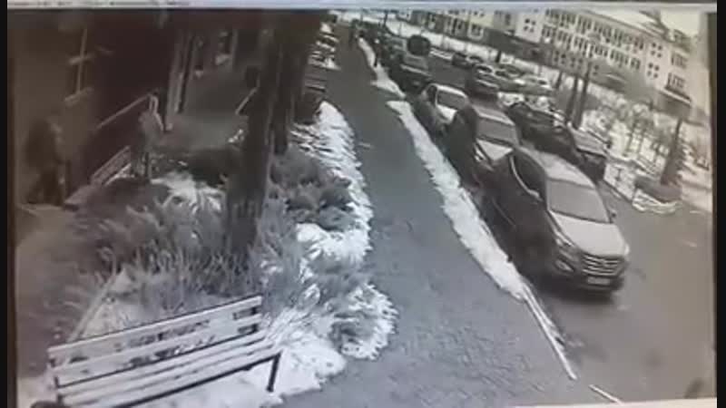 На осокорках мужик намагався завести хлопчика у "тихе місце"