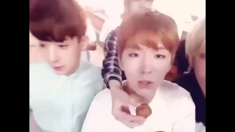 Monsta x were eating hot walnut cakes, look at kihyun and minhyuk burning their mouths lmaooo and shownu says it’s good! reall