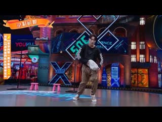 Lay zhang freestyle dance during 'street dance of china' recording break [show "street dance of china s3 (这！就是街舞s3)"]