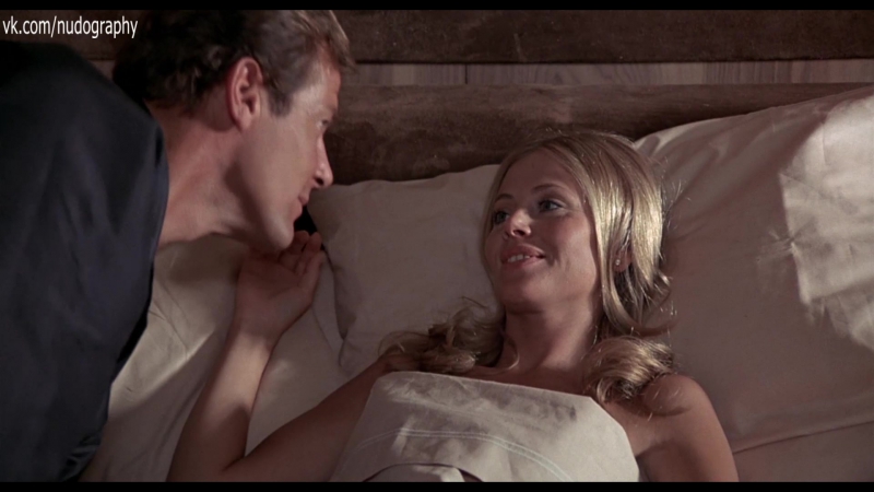 Бритт экланд (britt ekland) в фильме "человек с золотым пистолетом" (the man with the golden gun, 1974) 1080p