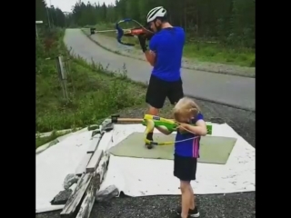 Фредрик линдстрем с дочкой тренируются дома (июль 2018)