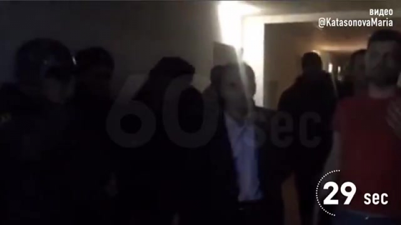 Михаил касьянов во время бегства из кладои ударил в лицо девушку