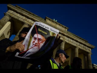 Live demonstration in berlin unter dem motto "solidarität mit den protestierenden im iran"