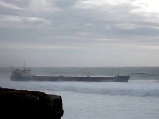 Tempestade hercules navio em dificuldades cascais