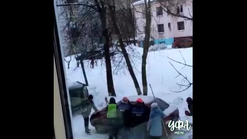 Чистят снег в уфе