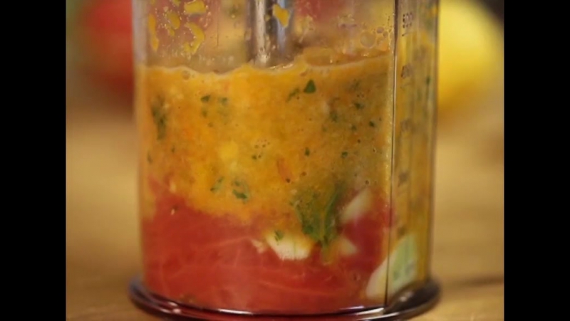 Гаспачо с сырными чипсами