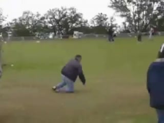 Ты только делаешь глоток бухие падают, пьяные, прикол