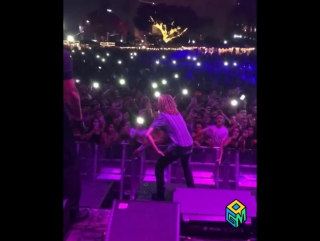 Lil pump на концерте кидает в толпу $ [рифмы и панчи]