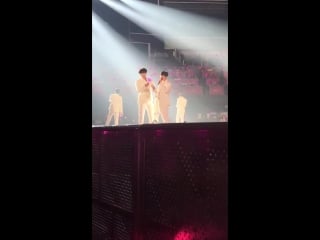 180715 chanbaek lightstick kiss;;;