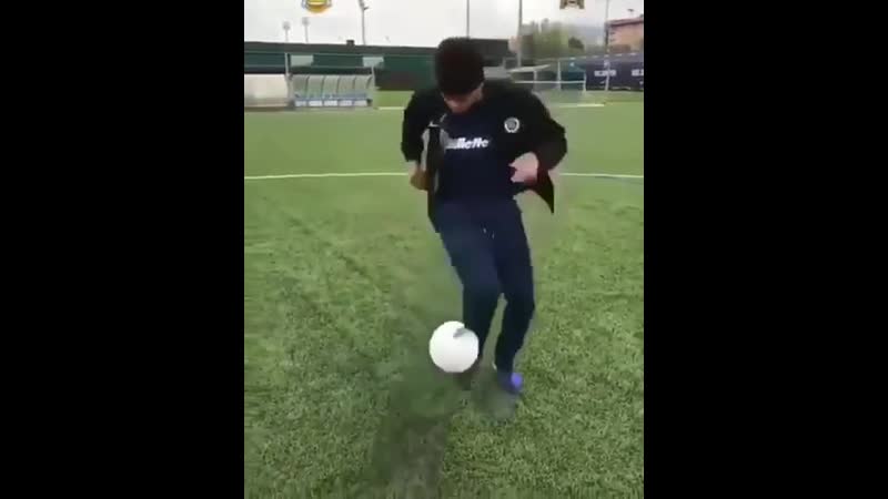 Неймар показывает финты