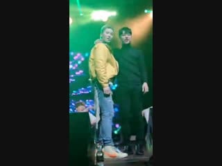When junhong was performing howler daehyun suddenly came on stage and joined him why is he like that hahaha bapinberlin foreve