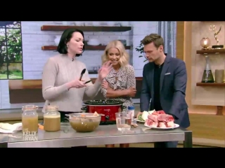 Лора препон в программе live with kelly and ryan