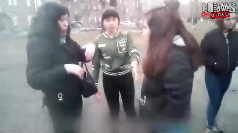 В новокузнецке школьницы избивают девочку