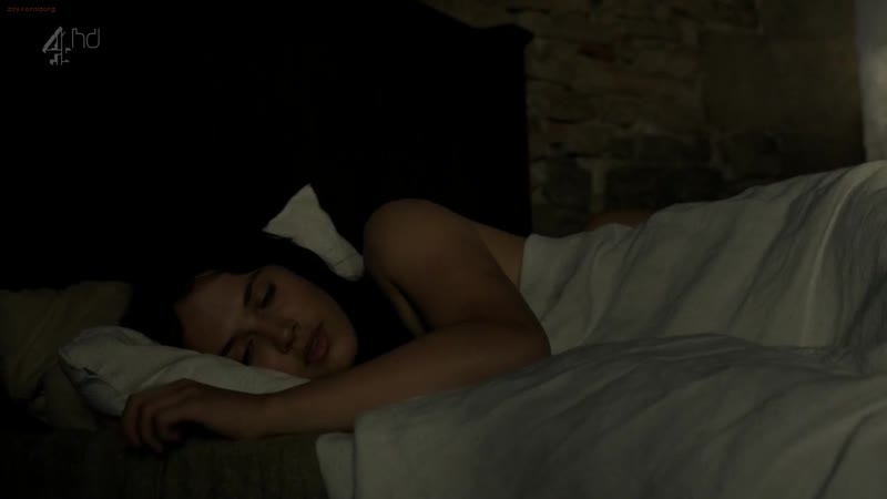 Джессика браун финдли (jessica brown findlay) голая в фильме «лабиринт» (2012)